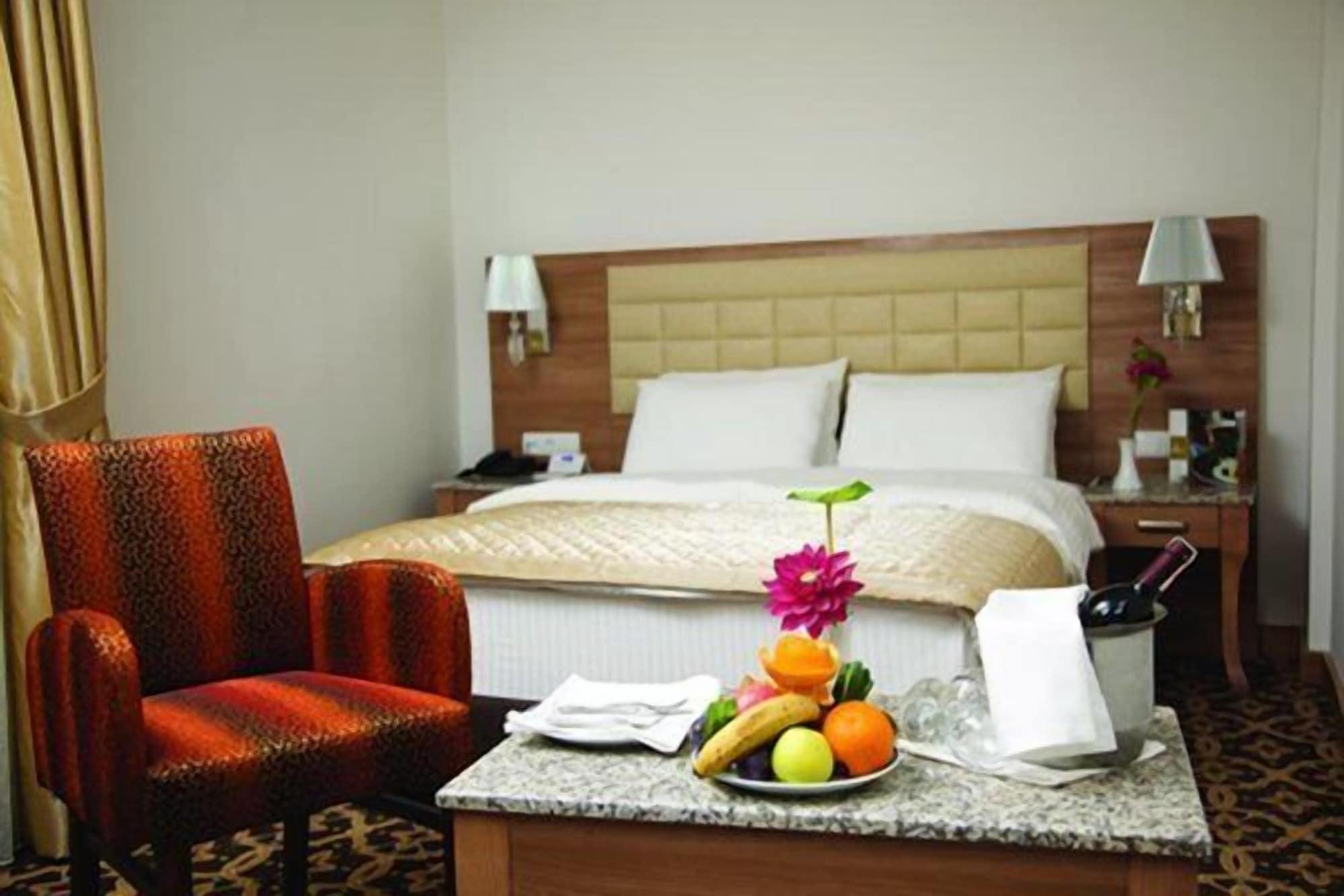 The City Hotel Истанбул Екстериор снимка