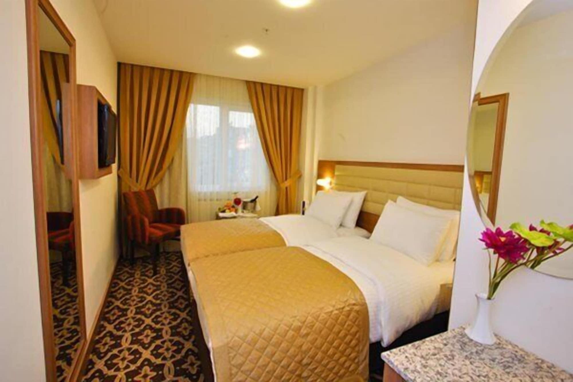 The City Hotel Истанбул Екстериор снимка