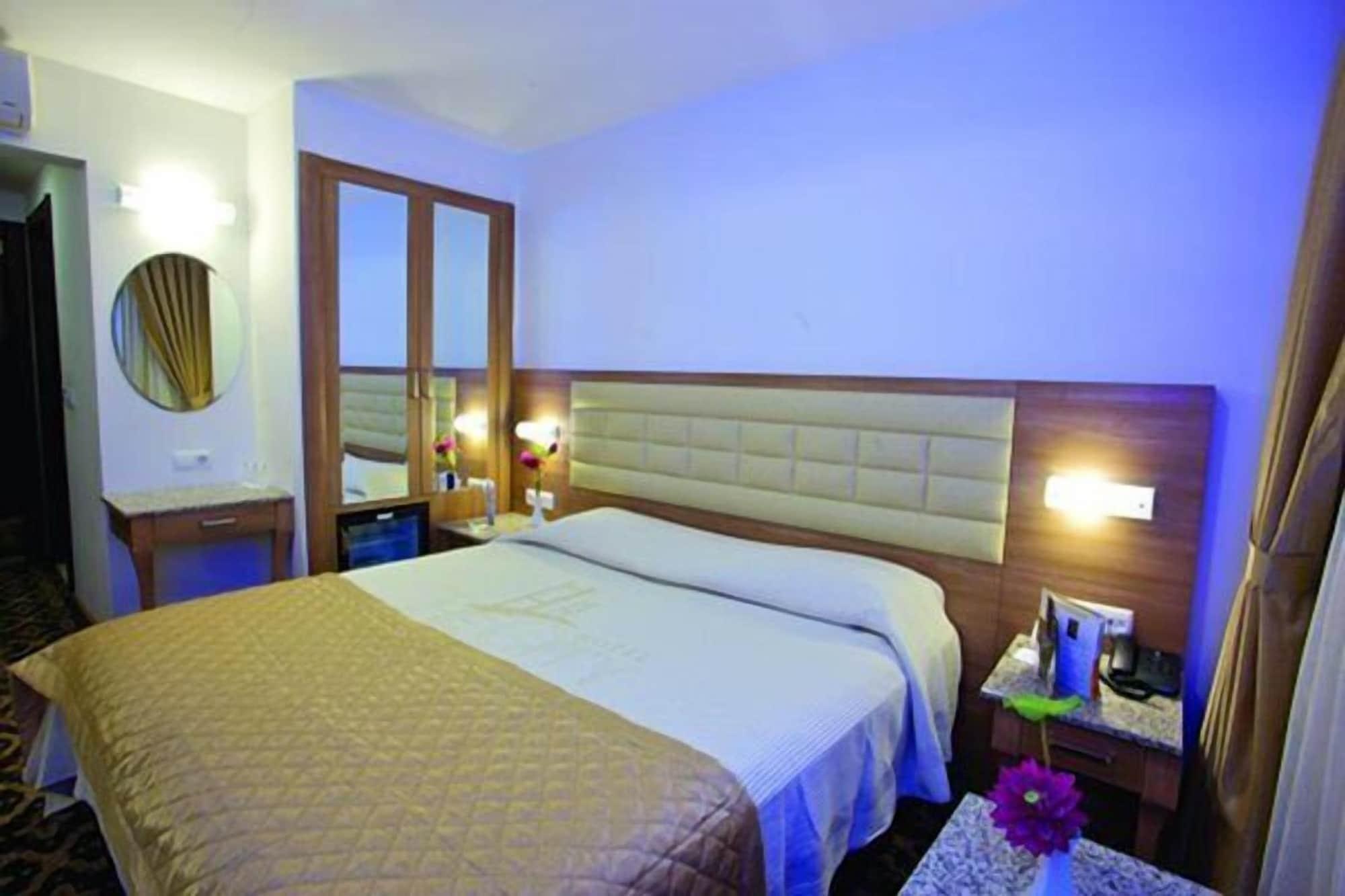 The City Hotel Истанбул Екстериор снимка