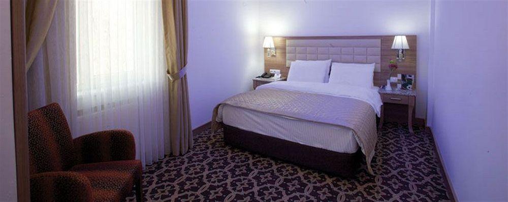The City Hotel Истанбул Екстериор снимка