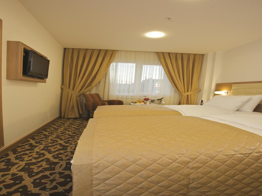 The City Hotel Истанбул Екстериор снимка