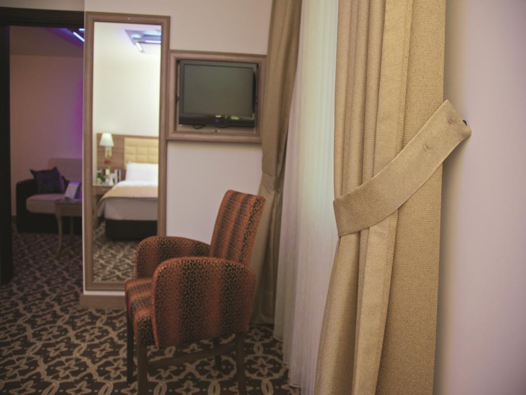 The City Hotel Истанбул Екстериор снимка