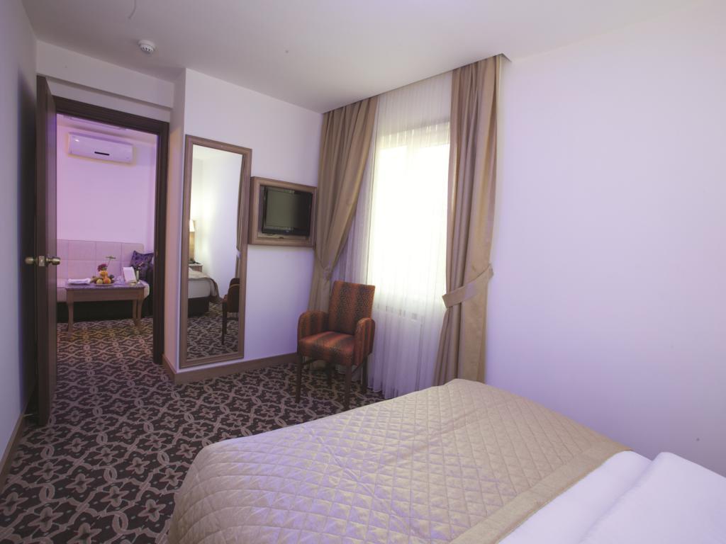 The City Hotel Истанбул Екстериор снимка