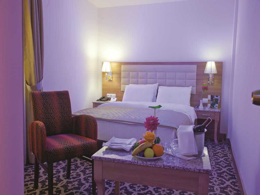 The City Hotel Истанбул Екстериор снимка